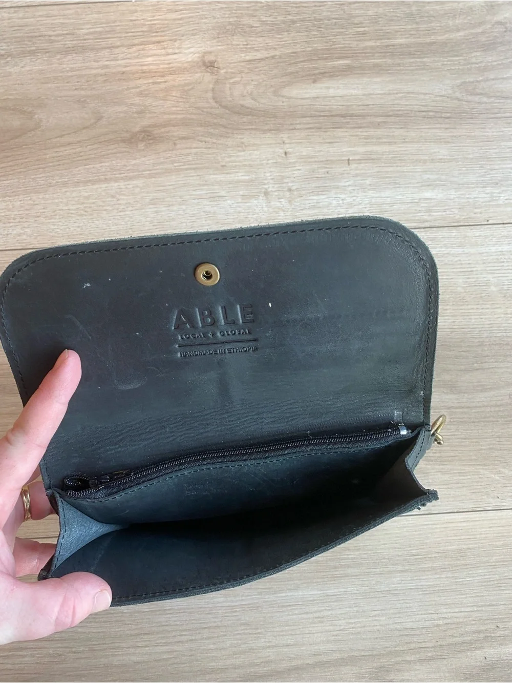 Able compact leather